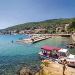 Сasa de vacaciones Front In Kastav