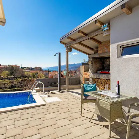 Awesome In With Outdoor Swimming Pool *