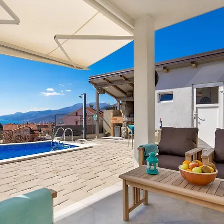 Awesome In With Outdoor Swimming Pool *