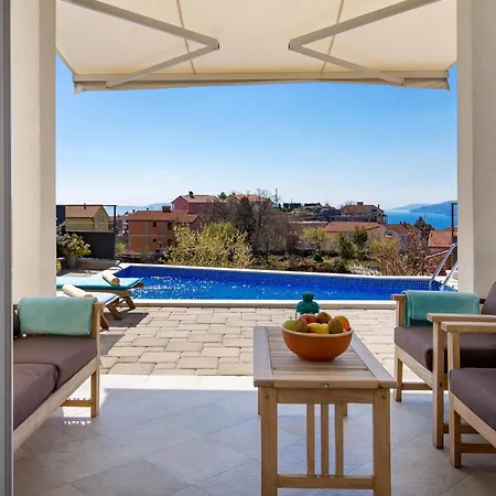 Holiday home Awesome In With Outdoor Swimming Pool