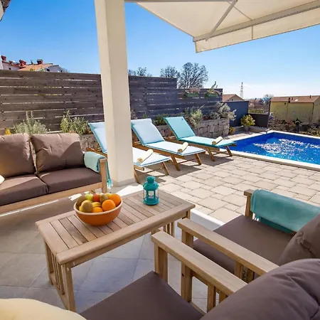 Awesome In With Outdoor Swimming Pool